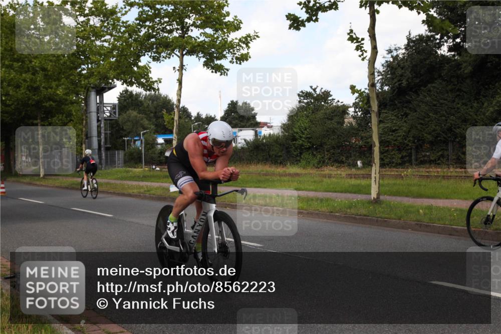 10.08.2025 - GEWOBA Citytriathlon Bremen Yannick Fuchs http://msf.ph/oto/8562223 10.08.2025 12:25:54 Radfahren 611, 677, 684, 693, 730, 755, 830, 849, 850, 865, 871, 1014 meine-sportfotos.de