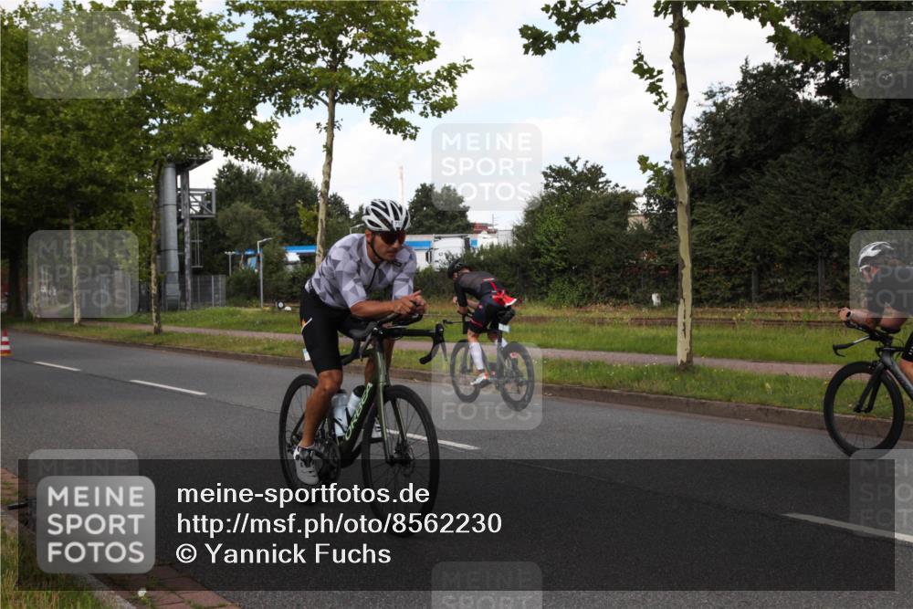 10.08.2025 - GEWOBA Citytriathlon Bremen Yannick Fuchs http://msf.ph/oto/8562230 10.08.2025 12:25:59 Radfahren 611, 661, 677, 693, 730, 755, 830, 842, 849, 865, 871, 911, 1014 meine-sportfotos.de