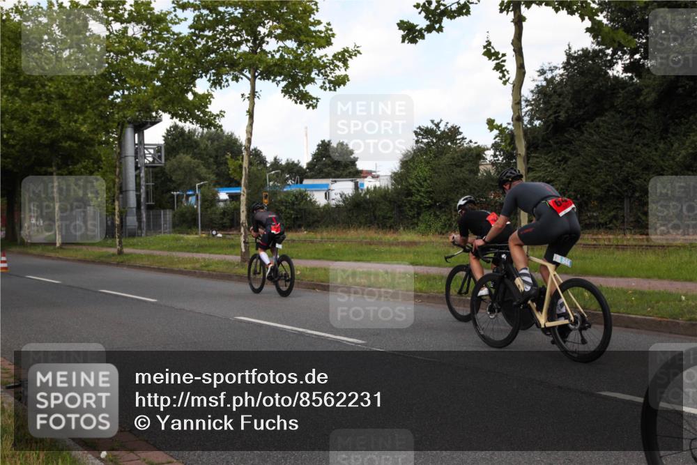 10.08.2025 - GEWOBA Citytriathlon Bremen Yannick Fuchs http://msf.ph/oto/8562231 10.08.2025 12:25:59 Radfahren 611, 661, 677, 693, 730, 755, 830, 842, 849, 865, 871, 911, 1014 meine-sportfotos.de
