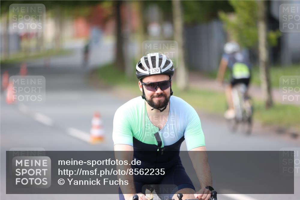 10.08.2025 - GEWOBA Citytriathlon Bremen Yannick Fuchs http://msf.ph/oto/8562235 10.08.2025 14:27:33 Radfahren 120, 156, 320, 363 meine-sportfotos.de