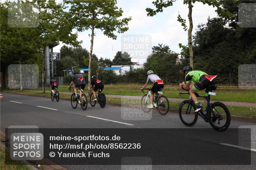 10.08.2025 - GEWOBA Citytriathlon Bremen Yannick Fuchs http://msf.ph/oto/8562236 10.08.2025 12:26:00 Radfahren 611, 661, 677, 693, 730, 755, 786, 830, 842, 849, 865, 871, 911, 1014 meine-sportfotos.de
