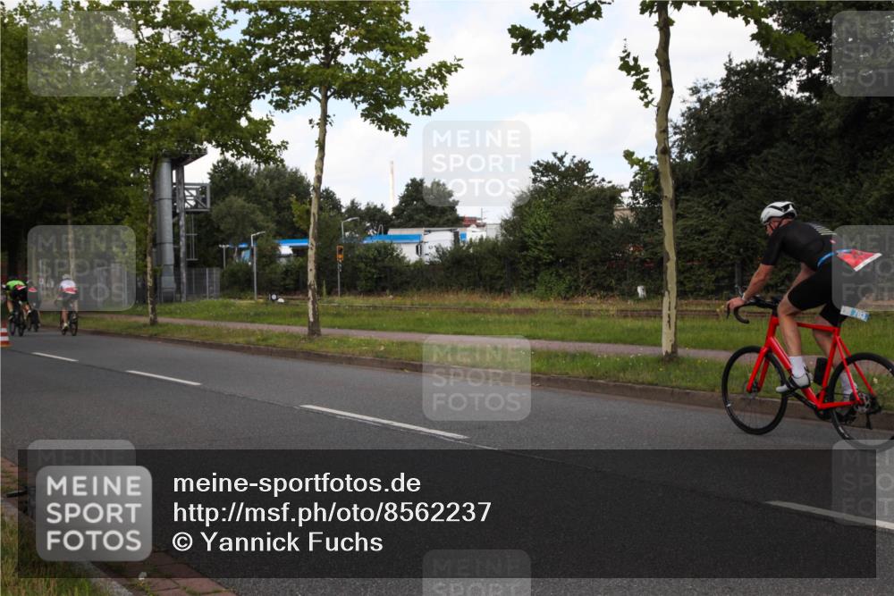 10.08.2025 - GEWOBA Citytriathlon Bremen Yannick Fuchs http://msf.ph/oto/8562237 10.08.2025 12:26:03 Radfahren 611, 661, 693, 730, 755, 786, 830, 842, 849, 865, 871, 911, 1014 meine-sportfotos.de