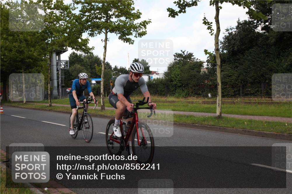 10.08.2025 - GEWOBA Citytriathlon Bremen Yannick Fuchs http://msf.ph/oto/8562241 10.08.2025 12:26:06 Radfahren 608, 611, 661, 693, 730, 755, 786, 808, 842, 849, 865, 871, 911, 1014 meine-sportfotos.de