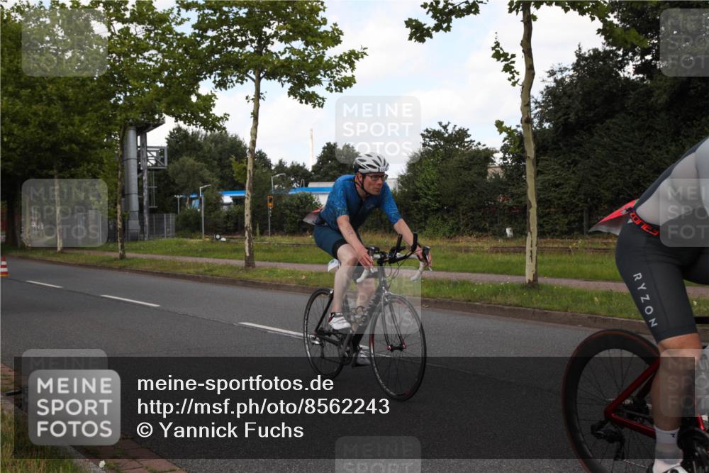 10.08.2025 - GEWOBA Citytriathlon Bremen Yannick Fuchs http://msf.ph/oto/8562243 10.08.2025 12:26:07 Radfahren 608, 611, 661, 693, 730, 755, 786, 808, 842, 849, 865, 871, 911, 1014 meine-sportfotos.de
