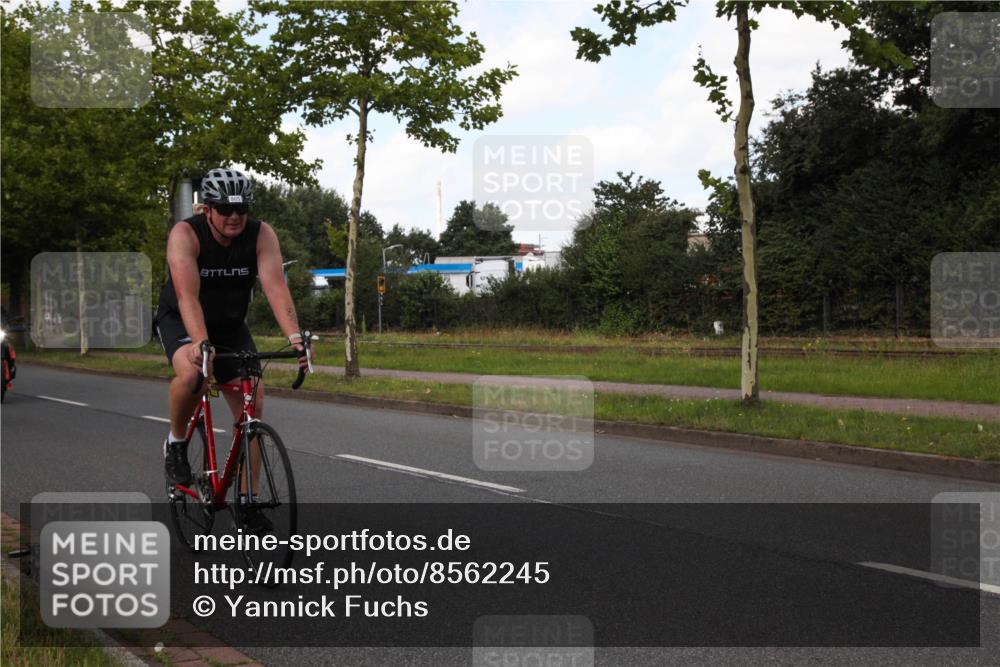 10.08.2025 - GEWOBA Citytriathlon Bremen Yannick Fuchs http://msf.ph/oto/8562245 10.08.2025 12:26:08 Radfahren 608, 611, 661, 730, 755, 786, 808, 842, 865, 871, 911, 1014 meine-sportfotos.de