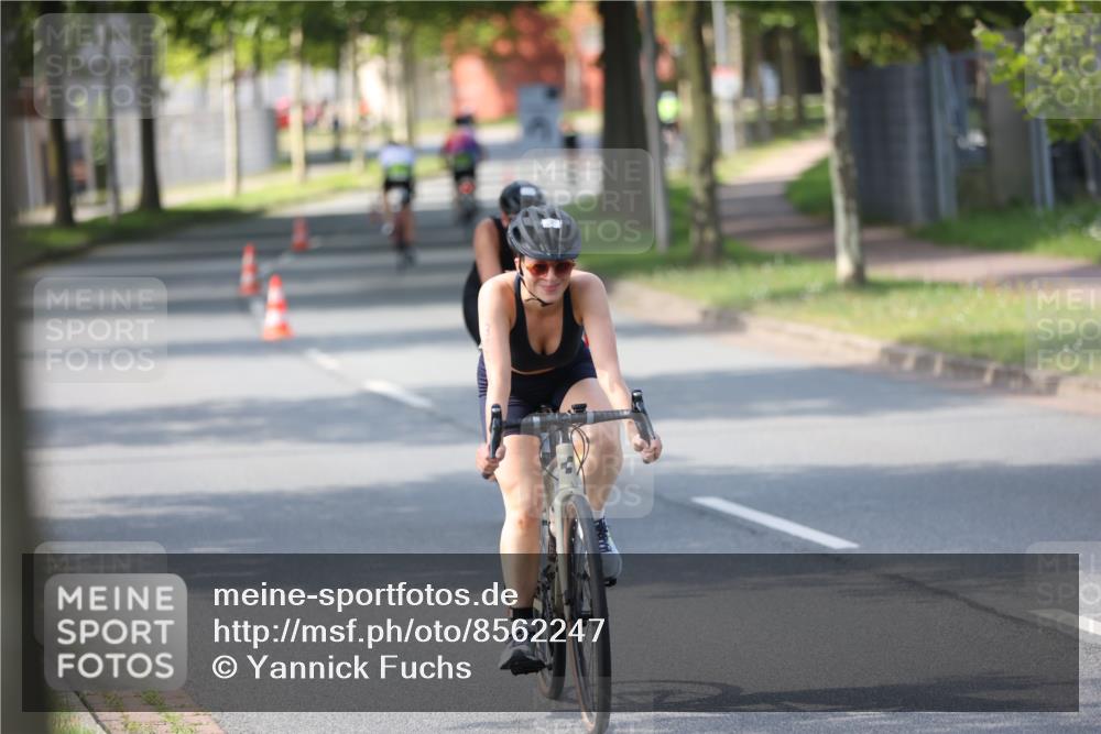 10.08.2025 - GEWOBA Citytriathlon Bremen Yannick Fuchs http://msf.ph/oto/8562247 10.08.2025 14:28:19 Radfahren 70, 382, 401, 448 meine-sportfotos.de