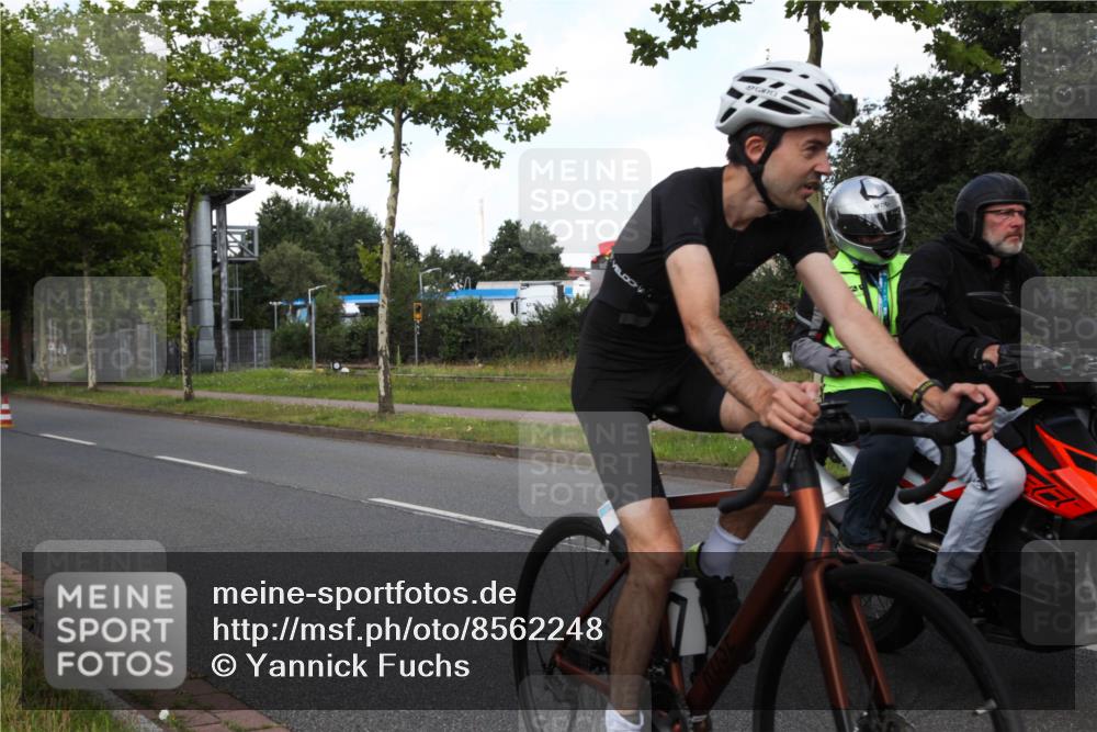 10.08.2025 - GEWOBA Citytriathlon Bremen Yannick Fuchs http://msf.ph/oto/8562248 10.08.2025 12:26:09 Radfahren 608, 611, 661, 730, 755, 786, 808, 842, 865, 871, 911, 1014 meine-sportfotos.de