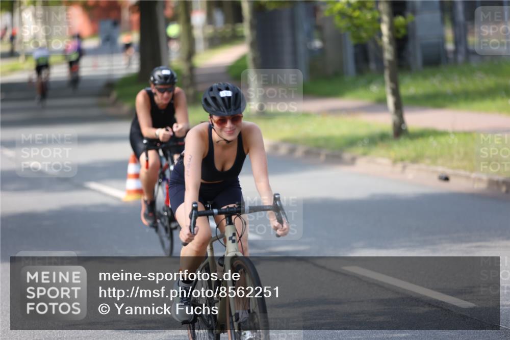 10.08.2025 - GEWOBA Citytriathlon Bremen Yannick Fuchs http://msf.ph/oto/8562251 10.08.2025 14:28:19 Radfahren 70, 382, 401, 448 meine-sportfotos.de
