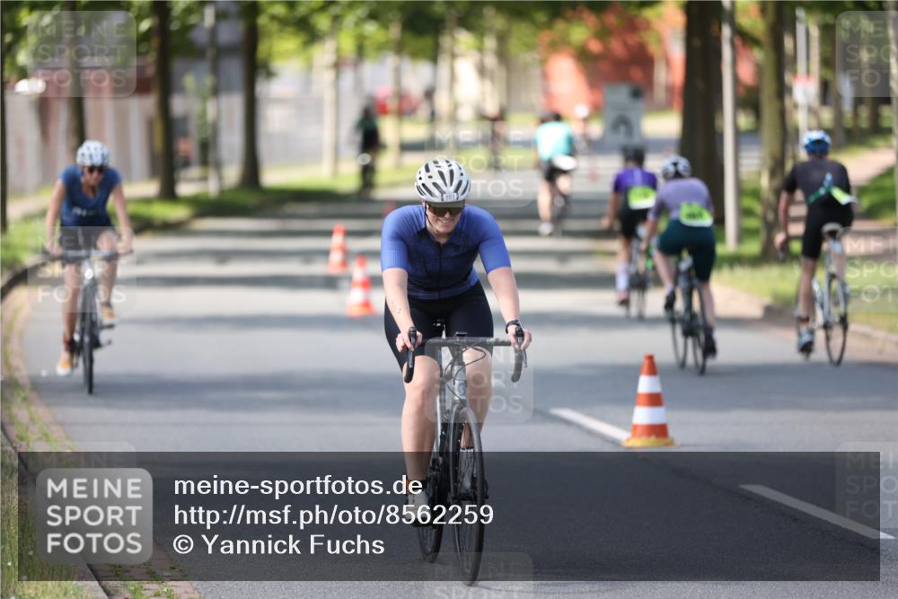 10.08.2025 - GEWOBA Citytriathlon Bremen Yannick Fuchs http://msf.ph/oto/8562259 10.08.2025 14:28:32 Radfahren 237, 367, 401, 448, 467, 483 meine-sportfotos.de