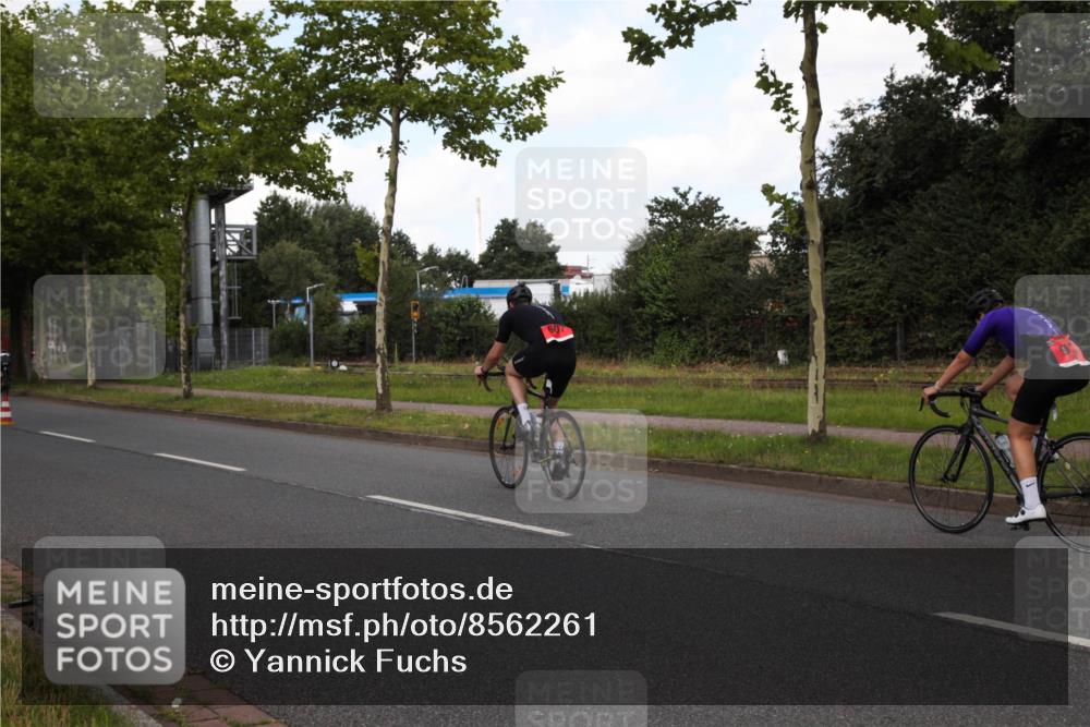 10.08.2025 - GEWOBA Citytriathlon Bremen Yannick Fuchs http://msf.ph/oto/8562261 10.08.2025 12:26:17 Radfahren 608, 611, 628, 661, 731, 786, 808, 842, 871, 911 meine-sportfotos.de