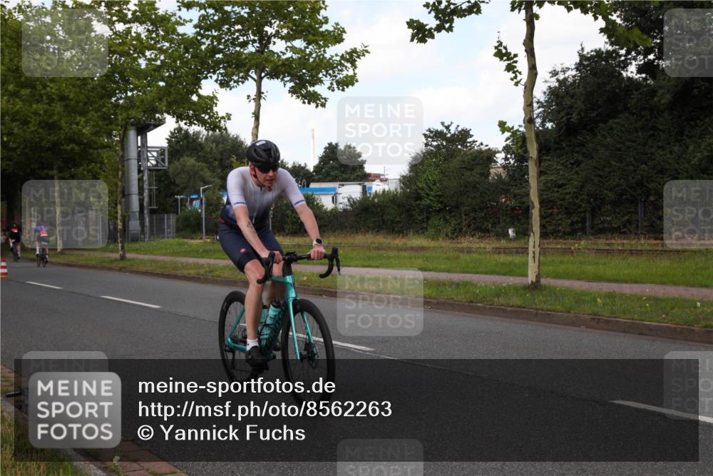 10.08.2025 - GEWOBA Citytriathlon Bremen Yannick Fuchs http://msf.ph/oto/8562263 10.08.2025 12:26:20 Radfahren 608, 628, 661, 731, 786, 808, 837, 842, 911, 972 meine-sportfotos.de