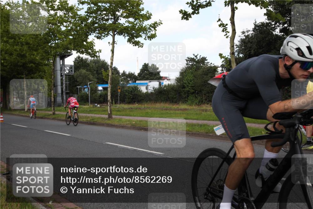 10.08.2025 - GEWOBA Citytriathlon Bremen Yannick Fuchs http://msf.ph/oto/8562269 10.08.2025 12:26:27 Radfahren 574, 608, 628, 668, 731, 808, 837, 903, 930, 972 meine-sportfotos.de