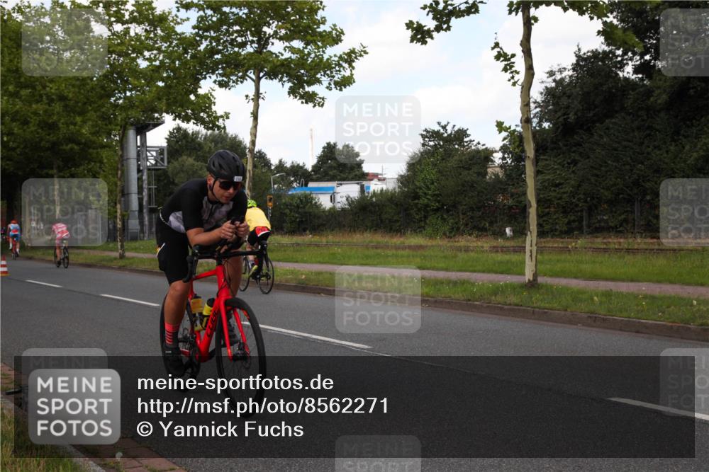10.08.2025 - GEWOBA Citytriathlon Bremen Yannick Fuchs http://msf.ph/oto/8562271 10.08.2025 12:26:28 Radfahren 574, 608, 628, 668, 731, 808, 837, 903, 930, 972 meine-sportfotos.de