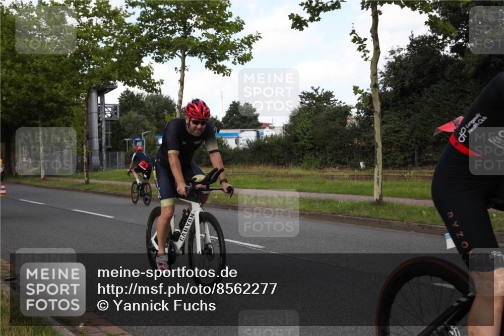 10.08.2025 - GEWOBA Citytriathlon Bremen Yannick Fuchs http://msf.ph/oto/8562277 10.08.2025 12:26:32 Radfahren 574, 628, 668, 731, 837, 903, 930, 939, 972 meine-sportfotos.de
