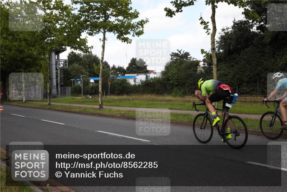 10.08.2025 - GEWOBA Citytriathlon Bremen Yannick Fuchs http://msf.ph/oto/8562285 10.08.2025 12:26:37 Radfahren 574, 628, 644, 668, 710, 731, 837, 846, 903, 930, 939, 946, 972 meine-sportfotos.de