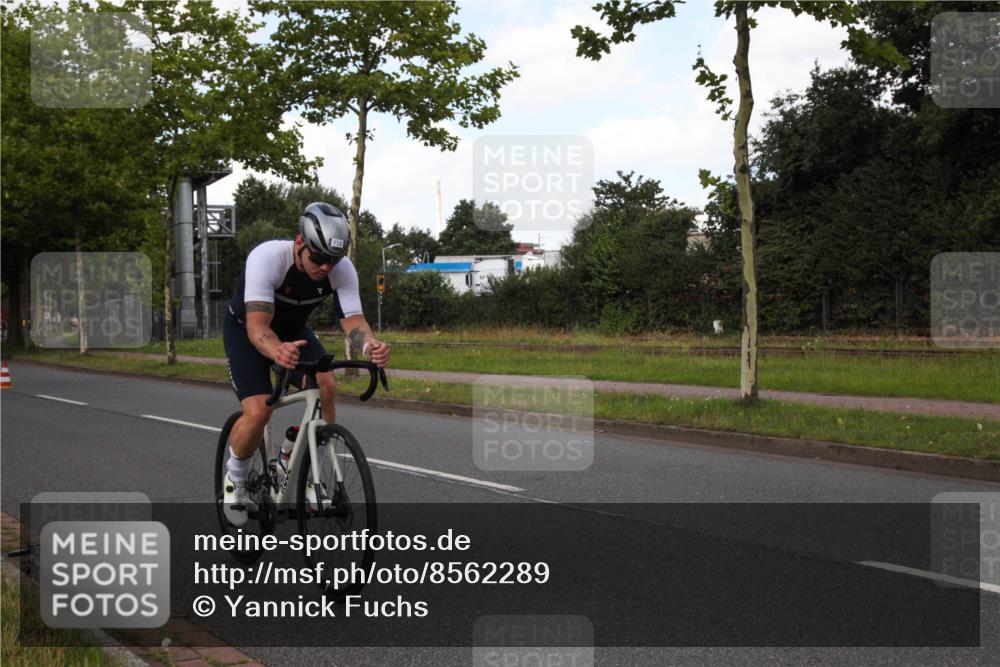 10.08.2025 - GEWOBA Citytriathlon Bremen Yannick Fuchs http://msf.ph/oto/8562289 10.08.2025 12:26:43 Radfahren 574, 644, 668, 710, 837, 846, 889, 903, 930, 939, 946, 948, 972 meine-sportfotos.de