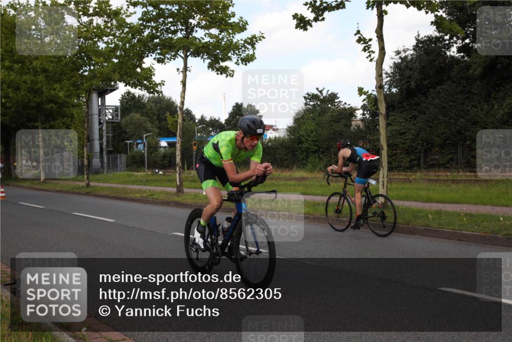 10.08.2025 - GEWOBA Citytriathlon Bremen Yannick Fuchs http://msf.ph/oto/8562305 10.08.2025 12:26:49 Radfahren 644, 668, 703, 710, 846, 889, 903, 928, 939, 946, 948 meine-sportfotos.de