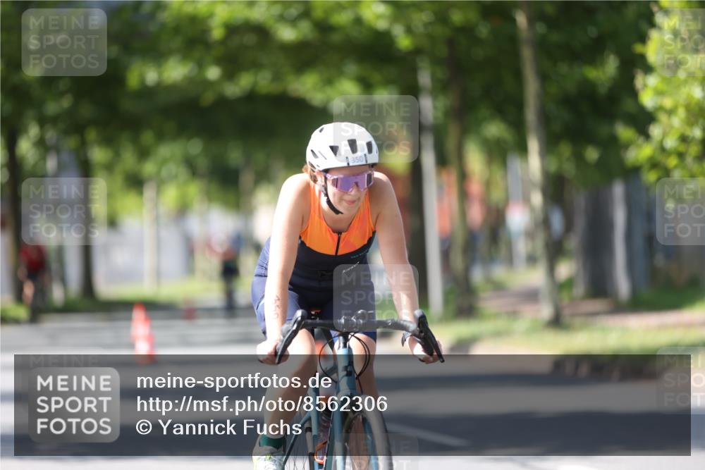 10.08.2025 - GEWOBA Citytriathlon Bremen Yannick Fuchs http://msf.ph/oto/8562306 10.08.2025 14:28:48 Radfahren 171, 193, 237, 350, 403, 467, 483 meine-sportfotos.de