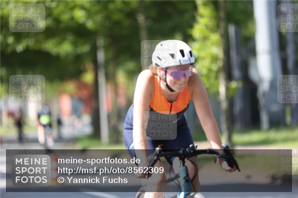 10.08.2025 - GEWOBA Citytriathlon Bremen Yannick Fuchs http://msf.ph/oto/8562309 10.08.2025 14:28:48 Radfahren 171, 193, 237, 350, 403, 467, 483 meine-sportfotos.de