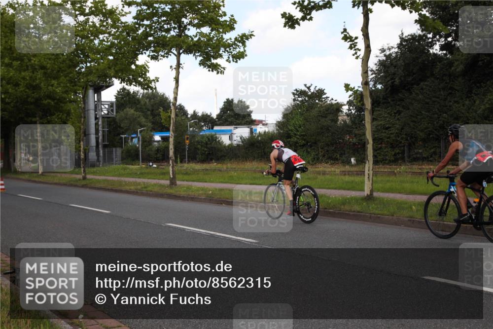 10.08.2025 - GEWOBA Citytriathlon Bremen Yannick Fuchs http://msf.ph/oto/8562315 10.08.2025 12:26:57 Radfahren 644, 703, 710, 727, 846, 889, 928, 939, 946, 948, 1003 meine-sportfotos.de