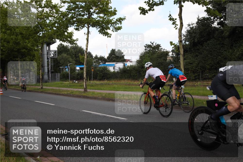 10.08.2025 - GEWOBA Citytriathlon Bremen Yannick Fuchs http://msf.ph/oto/8562320 10.08.2025 12:27:00 Radfahren 607, 644, 703, 727, 846, 889, 928, 948, 1003 meine-sportfotos.de