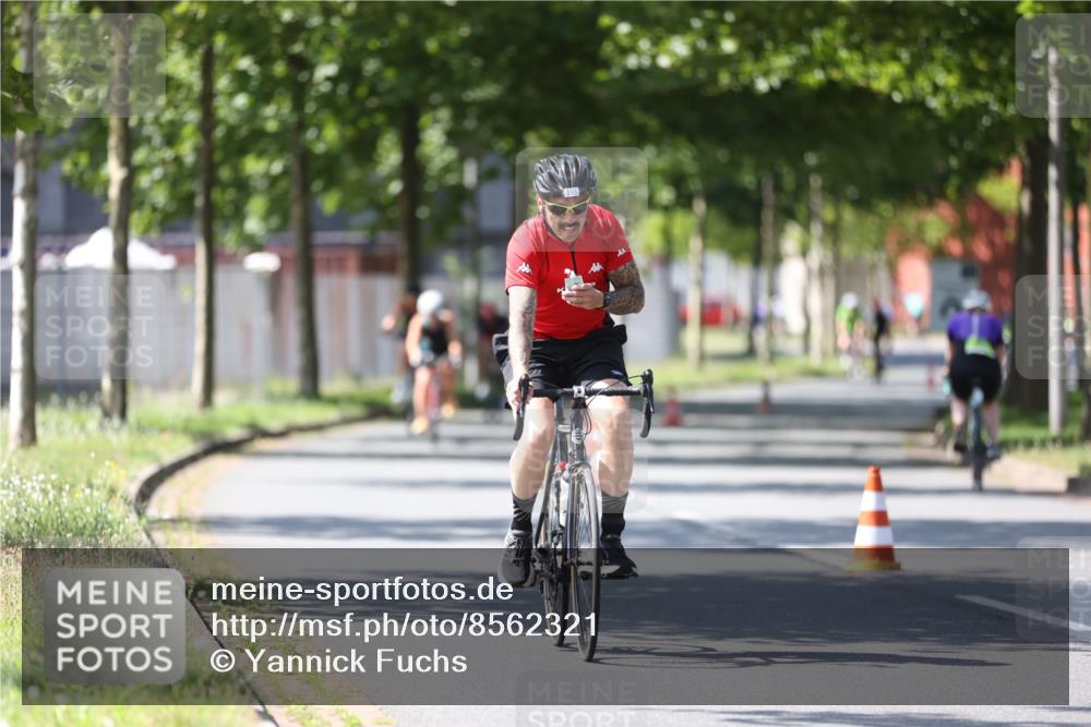 10.08.2025 - GEWOBA Citytriathlon Bremen Yannick Fuchs http://msf.ph/oto/8562321 10.08.2025 14:28:55 Radfahren 168, 171, 172, 193, 321, 350, 403, 483 meine-sportfotos.de