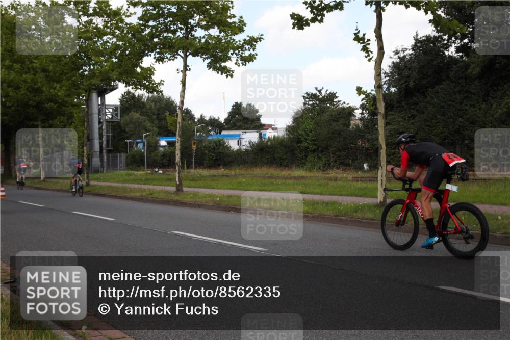 10.08.2025 - GEWOBA Citytriathlon Bremen Yannick Fuchs http://msf.ph/oto/8562335 10.08.2025 12:27:10 Radfahren 607, 633, 703, 727, 918, 962, 1003 meine-sportfotos.de