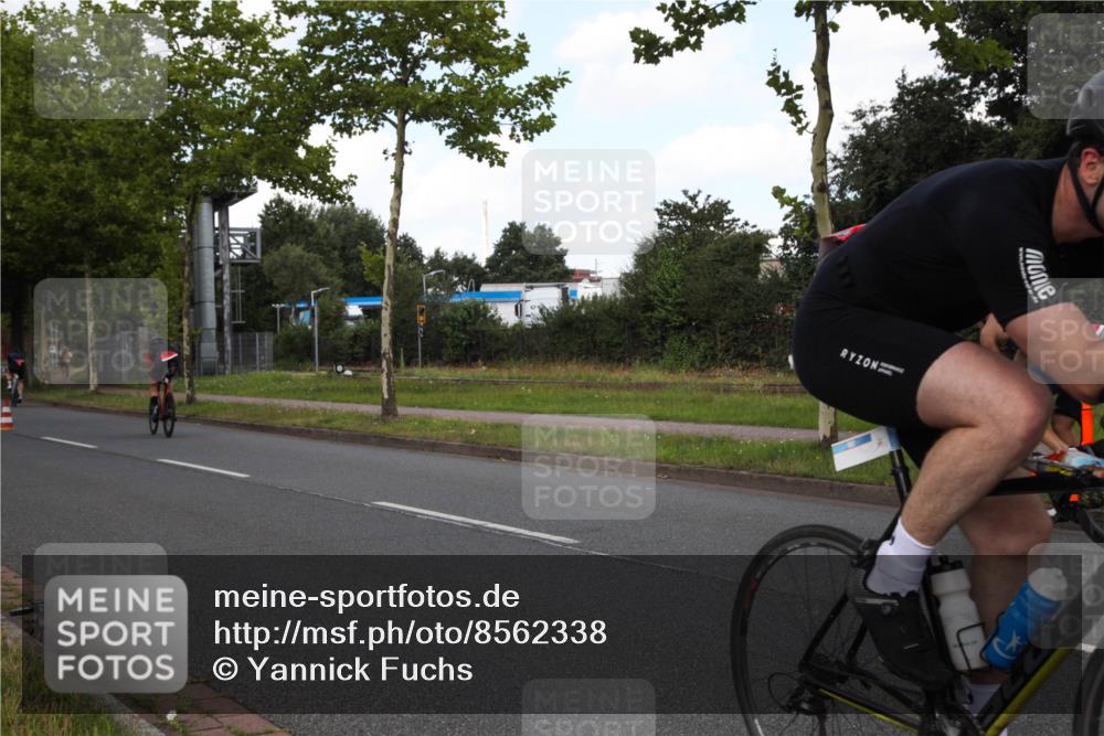 10.08.2025 - GEWOBA Citytriathlon Bremen Yannick Fuchs http://msf.ph/oto/8562338 10.08.2025 12:27:11 Radfahren 586, 607, 633, 727, 918, 962, 1003 meine-sportfotos.de