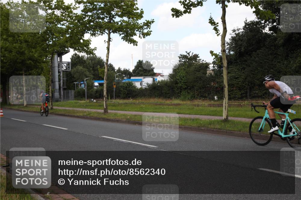 10.08.2025 - GEWOBA Citytriathlon Bremen Yannick Fuchs http://msf.ph/oto/8562340 10.08.2025 12:27:13 Radfahren 586, 607, 633, 727, 792, 918, 962, 1003 meine-sportfotos.de