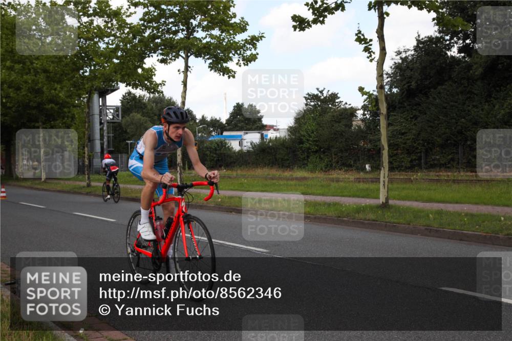 10.08.2025 - GEWOBA Citytriathlon Bremen Yannick Fuchs http://msf.ph/oto/8562346 10.08.2025 12:27:19 Radfahren 586, 607, 633, 792, 835, 918, 962 meine-sportfotos.de