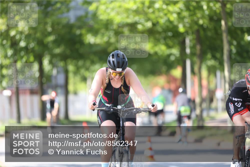 10.08.2025 - GEWOBA Citytriathlon Bremen Yannick Fuchs http://msf.ph/oto/8562347 10.08.2025 14:29:01 Radfahren 168, 172, 193, 321, 350, 403 meine-sportfotos.de