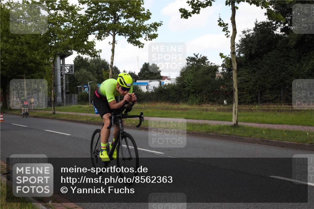 10.08.2025 - GEWOBA Citytriathlon Bremen Yannick Fuchs http://msf.ph/oto/8562363 10.08.2025 12:27:28 Radfahren 568, 586, 633, 647, 792, 835, 929, 962, 1038 meine-sportfotos.de
