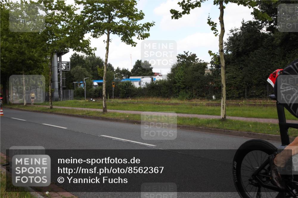 10.08.2025 - GEWOBA Citytriathlon Bremen Yannick Fuchs http://msf.ph/oto/8562367 10.08.2025 12:27:29 Radfahren 568, 586, 633, 647, 792, 835, 929, 962, 1038 meine-sportfotos.de