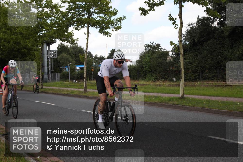 10.08.2025 - GEWOBA Citytriathlon Bremen Yannick Fuchs http://msf.ph/oto/8562372 10.08.2025 12:27:34 Radfahren 568, 586, 647, 792, 835, 929, 962, 1038 meine-sportfotos.de