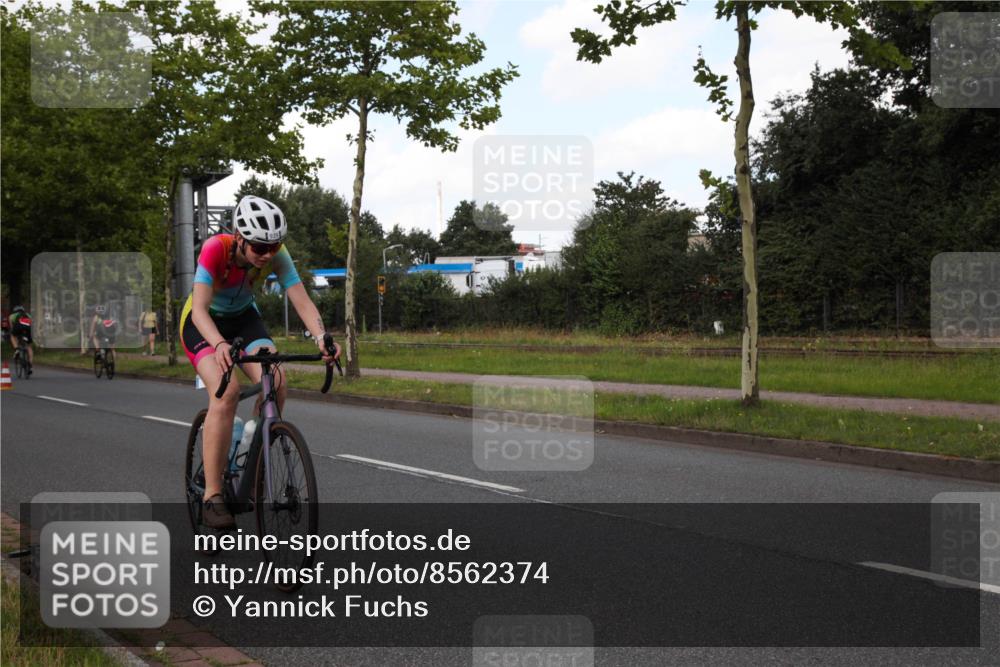 10.08.2025 - GEWOBA Citytriathlon Bremen Yannick Fuchs http://msf.ph/oto/8562374 10.08.2025 12:27:34 Radfahren 568, 586, 647, 792, 835, 929, 962, 1038 meine-sportfotos.de