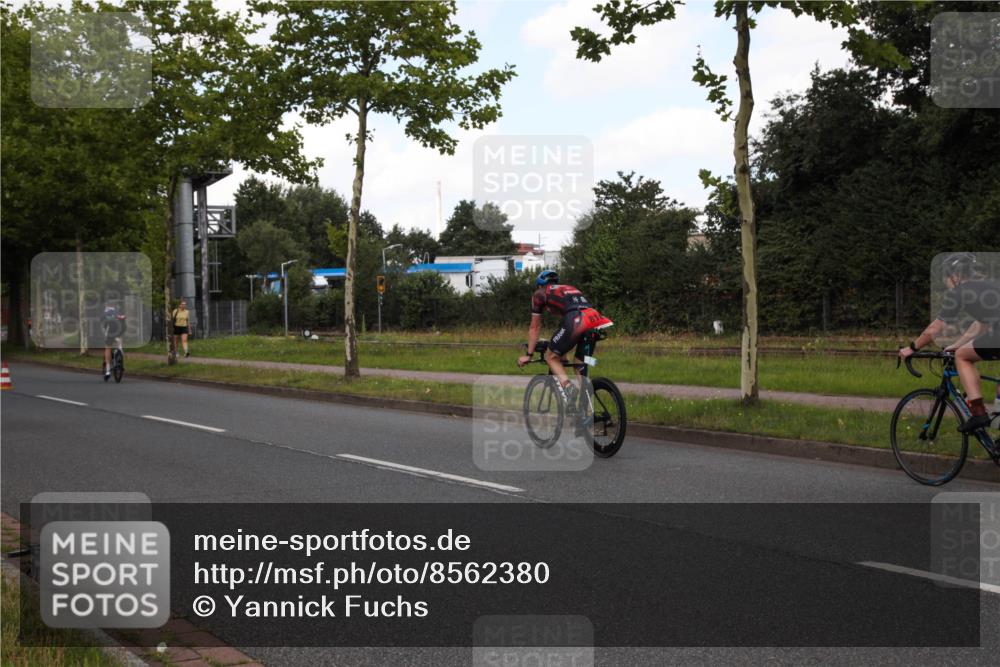 10.08.2025 - GEWOBA Citytriathlon Bremen Yannick Fuchs http://msf.ph/oto/8562380 10.08.2025 12:27:38 Radfahren 568, 647, 792, 819, 835, 929, 963, 1038 meine-sportfotos.de
