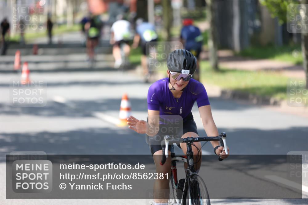 10.08.2025 - GEWOBA Citytriathlon Bremen Yannick Fuchs http://msf.ph/oto/8562381 10.08.2025 14:29:30 Radfahren 117, 179, 206, 212, 351, 365, 373, 389, 405, 466, 487, 517 meine-sportfotos.de