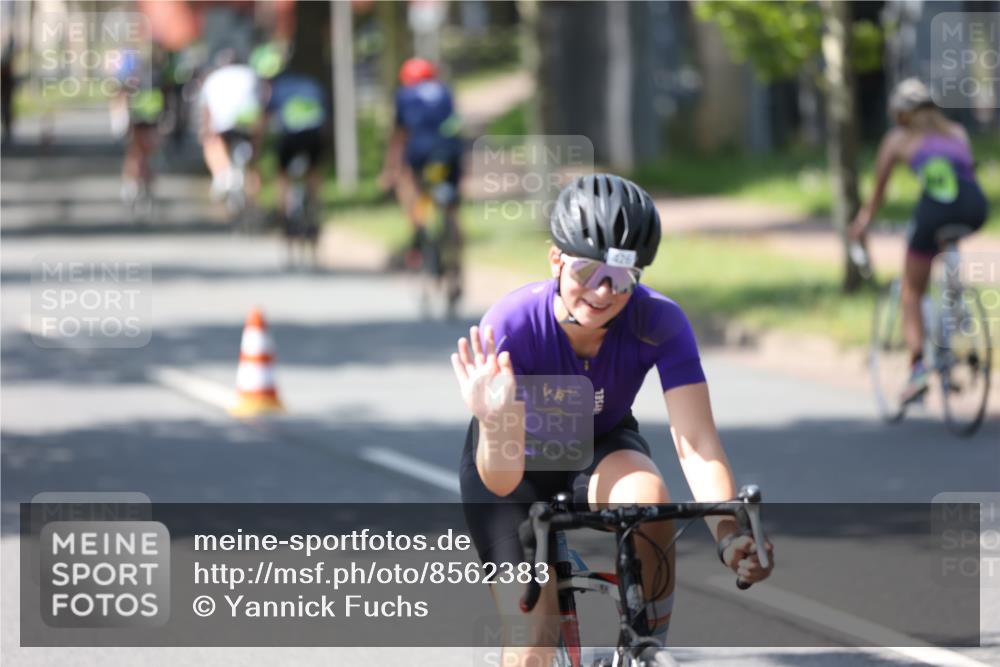 10.08.2025 - GEWOBA Citytriathlon Bremen Yannick Fuchs http://msf.ph/oto/8562383 10.08.2025 14:29:30 Radfahren 117, 179, 206, 212, 351, 365, 373, 389, 405, 466, 487, 517 meine-sportfotos.de