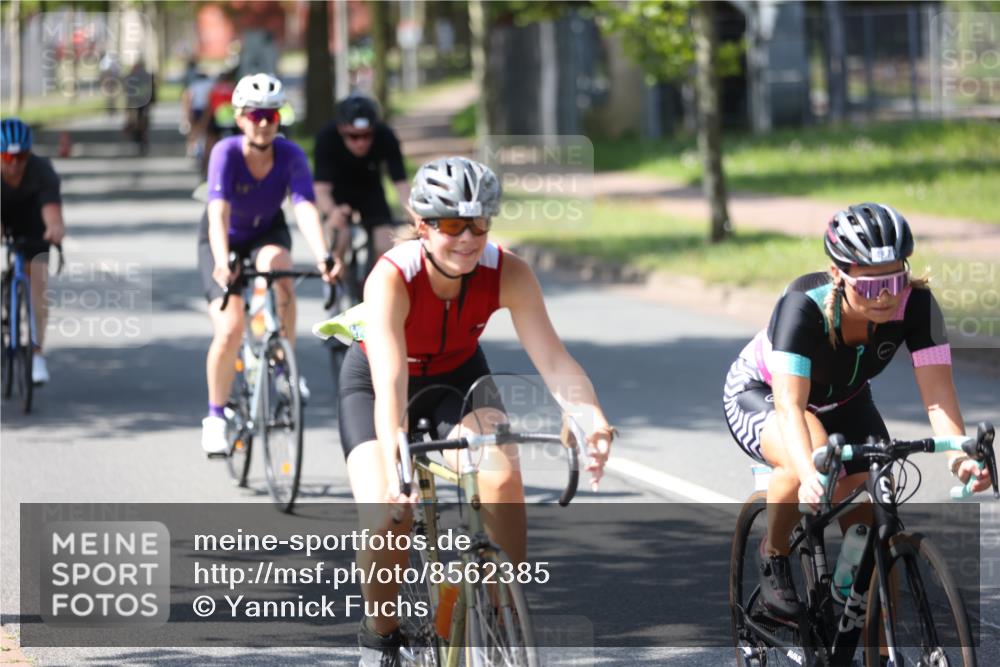 10.08.2025 - GEWOBA Citytriathlon Bremen Yannick Fuchs http://msf.ph/oto/8562385 10.08.2025 14:29:34 Radfahren 117, 179, 206, 212, 226, 351, 365, 373, 405, 466, 487, 517 meine-sportfotos.de