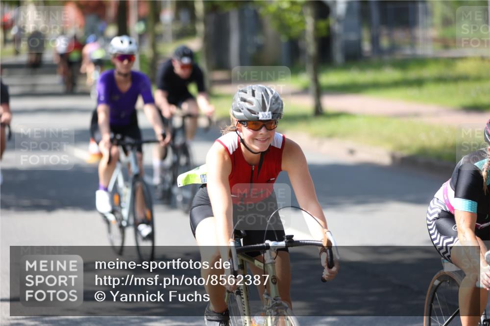 10.08.2025 - GEWOBA Citytriathlon Bremen Yannick Fuchs http://msf.ph/oto/8562387 10.08.2025 14:29:34 Radfahren 117, 179, 206, 212, 226, 351, 365, 373, 405, 466, 487, 517 meine-sportfotos.de