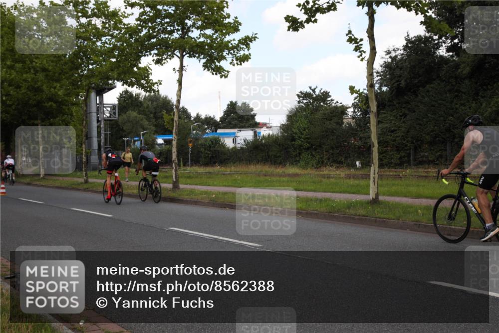10.08.2025 - GEWOBA Citytriathlon Bremen Yannick Fuchs http://msf.ph/oto/8562388 10.08.2025 12:27:42 Radfahren 568, 647, 669, 819, 835, 929, 963, 1038 meine-sportfotos.de