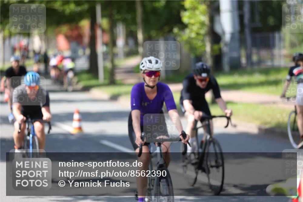 10.08.2025 - GEWOBA Citytriathlon Bremen Yannick Fuchs http://msf.ph/oto/8562390 10.08.2025 14:29:35 Radfahren 117, 179, 206, 212, 226, 351, 365, 373, 405, 466, 487, 517 meine-sportfotos.de