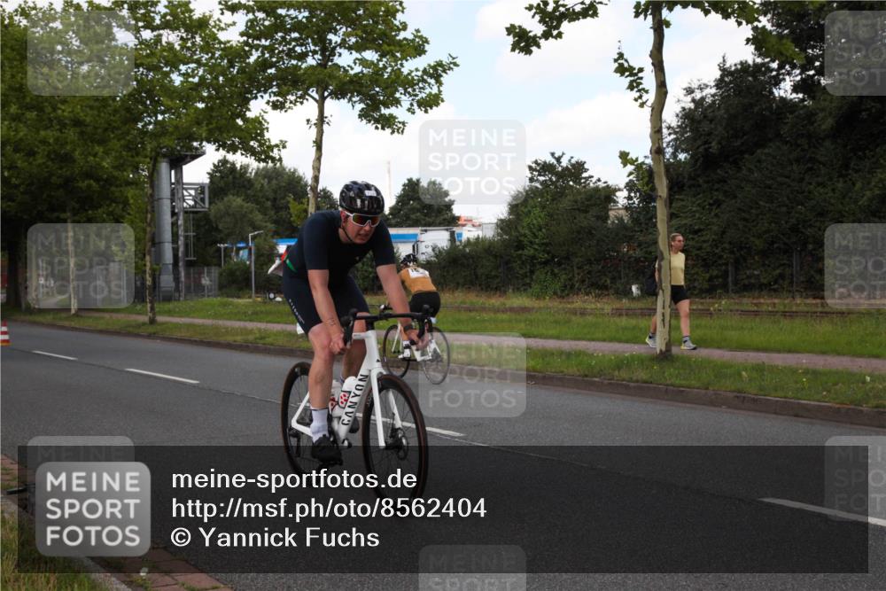 10.08.2025 - GEWOBA Citytriathlon Bremen Yannick Fuchs http://msf.ph/oto/8562404 10.08.2025 12:27:56 Radfahren 593, 669, 674, 676, 697, 712, 713, 716, 800, 819, 885, 907, 963 meine-sportfotos.de