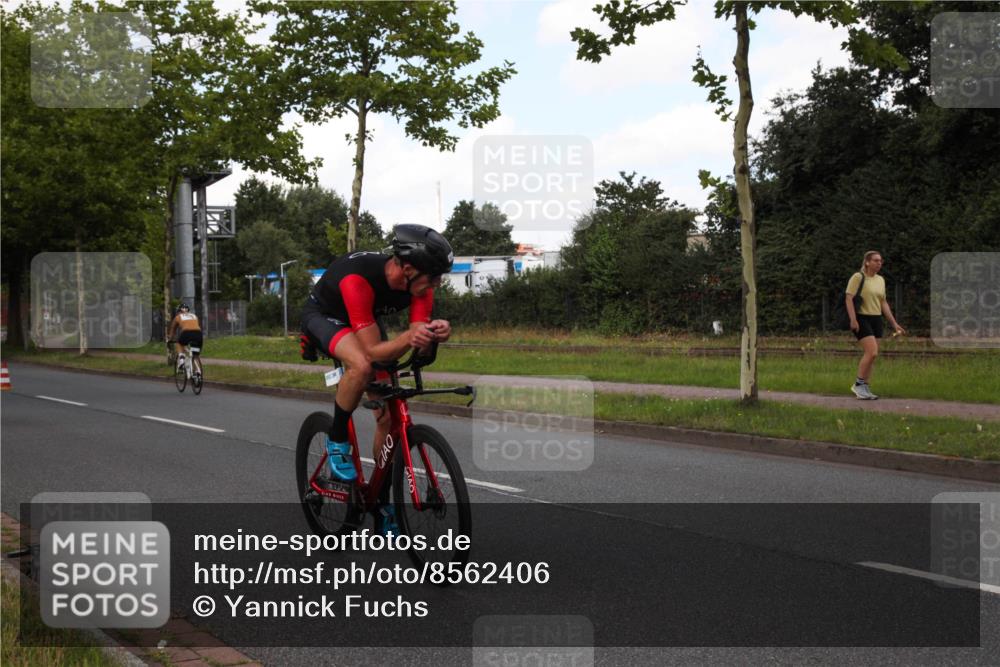10.08.2025 - GEWOBA Citytriathlon Bremen Yannick Fuchs http://msf.ph/oto/8562406 10.08.2025 12:27:58 Radfahren 593, 669, 674, 676, 697, 712, 713, 716, 800, 819, 885, 907, 963 meine-sportfotos.de