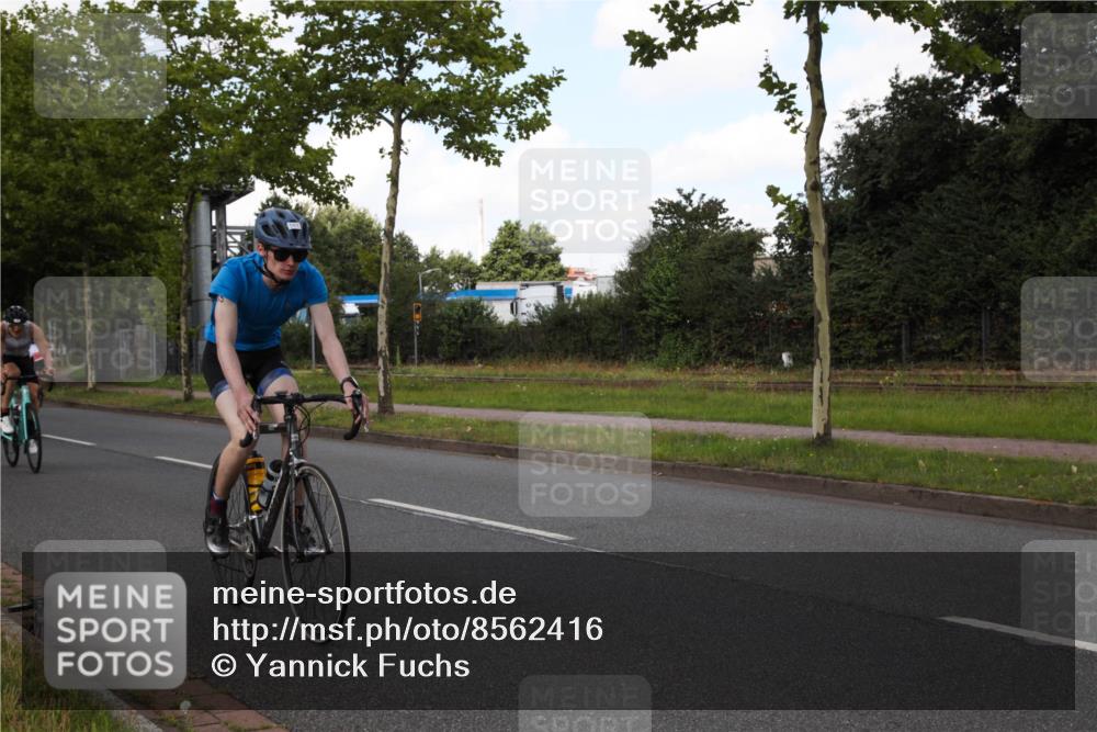 10.08.2025 - GEWOBA Citytriathlon Bremen Yannick Fuchs http://msf.ph/oto/8562416 10.08.2025 12:28:03 Radfahren 593, 651, 669, 674, 676, 697, 712, 713, 716, 748, 800, 885, 898, 907, 963 meine-sportfotos.de