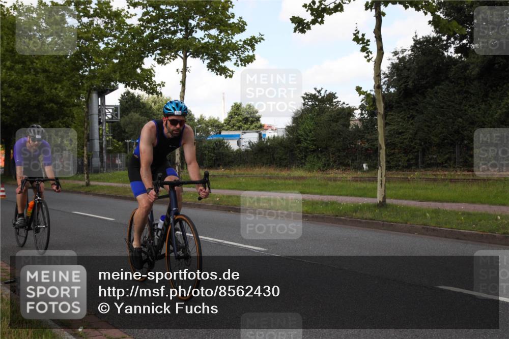 10.08.2025 - GEWOBA Citytriathlon Bremen Yannick Fuchs http://msf.ph/oto/8562430 10.08.2025 12:28:12 Radfahren 593, 651, 676, 685, 697, 713, 716, 748, 885, 898, 907 meine-sportfotos.de