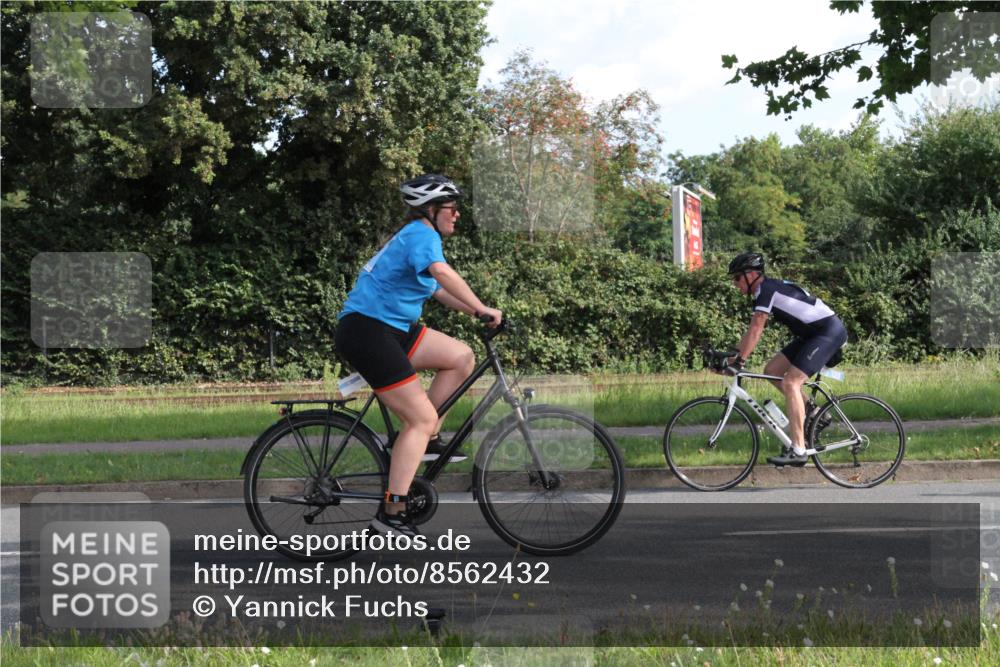 10.08.2025 - GEWOBA Citytriathlon Bremen Yannick Fuchs http://msf.ph/oto/8562432 10.08.2025 10:40:05 Radfahren 55, 57, 61, 77, 79, 91, 135, 197, 227, 398, 496 meine-sportfotos.de
