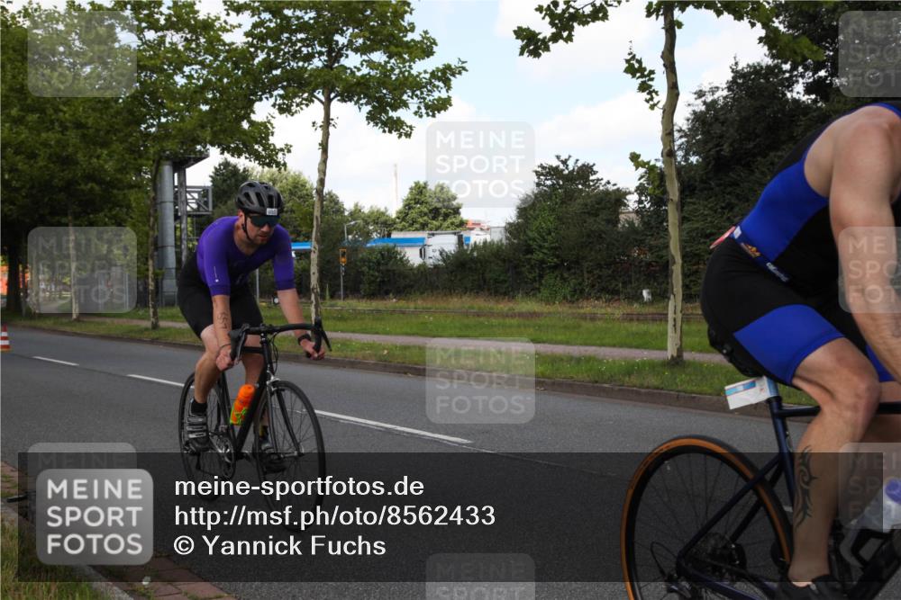 10.08.2025 - GEWOBA Citytriathlon Bremen Yannick Fuchs http://msf.ph/oto/8562433 10.08.2025 12:28:12 Radfahren 593, 651, 676, 685, 697, 713, 716, 748, 885, 898, 907 meine-sportfotos.de