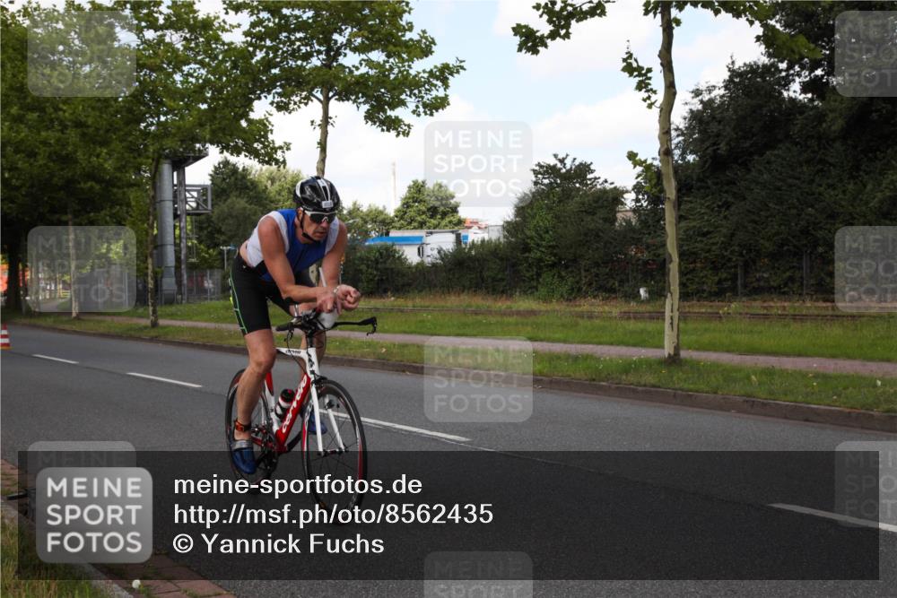 10.08.2025 - GEWOBA Citytriathlon Bremen Yannick Fuchs http://msf.ph/oto/8562435 10.08.2025 12:28:15 Radfahren 612, 651, 685, 713, 716, 748, 812, 898, 907 meine-sportfotos.de