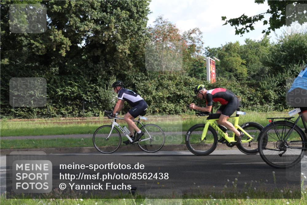 10.08.2025 - GEWOBA Citytriathlon Bremen Yannick Fuchs http://msf.ph/oto/8562438 10.08.2025 10:40:05 Radfahren 55, 57, 61, 77, 79, 91, 135, 197, 227, 398, 496 meine-sportfotos.de